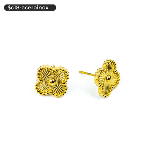 Aretes pegados de trébol